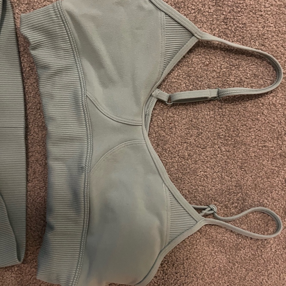 ALO Yoga Light Green Leggings and Top Set - Picture 2 of 6